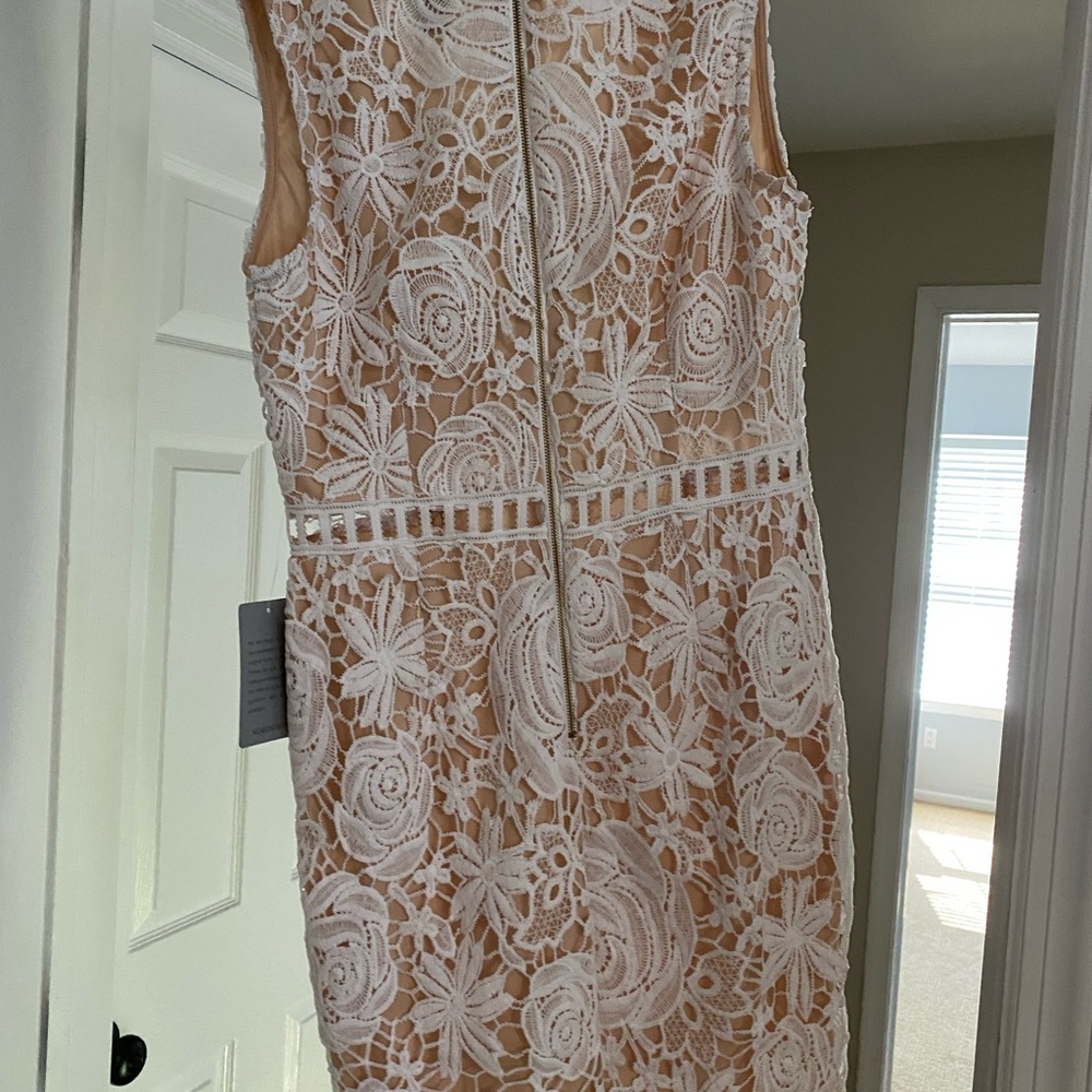 White lace dress perfect for wedding events - Picture 3 of 4